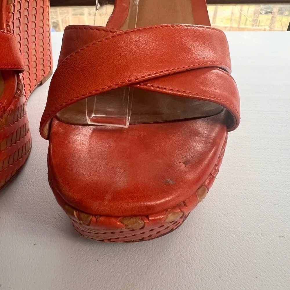 Pour La Victoire Women's Bonita Wedge Sandal size 7 orange woven platform